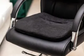 poduszka-ergonomiczna-na-siedzisko-fotela-biurowego-czarna