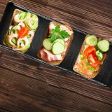 taca-do-serwowania-ceramiczna-335x12-cm-stan-nowy