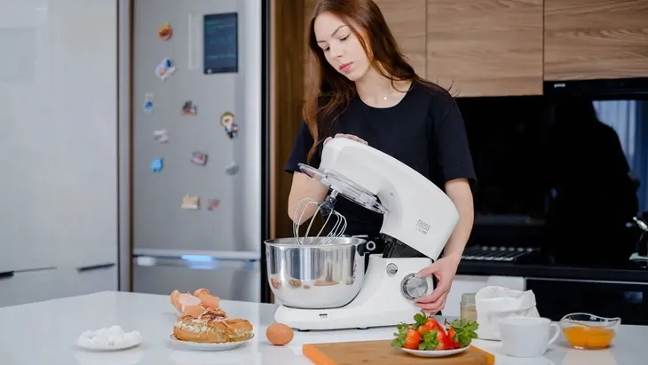 robot-kuchenny-easy-cook-single-planetarny-1400-w-kolor-dominujacy-bialy