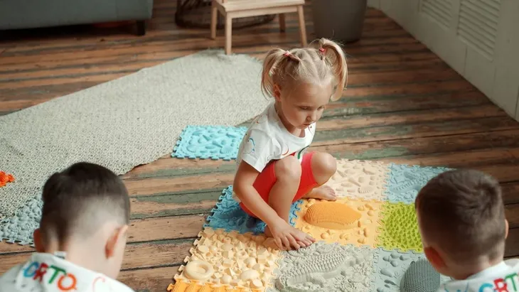 mata-sensoryczna-tecza-bohater-brak-plec-chlopcy-dziewczynki