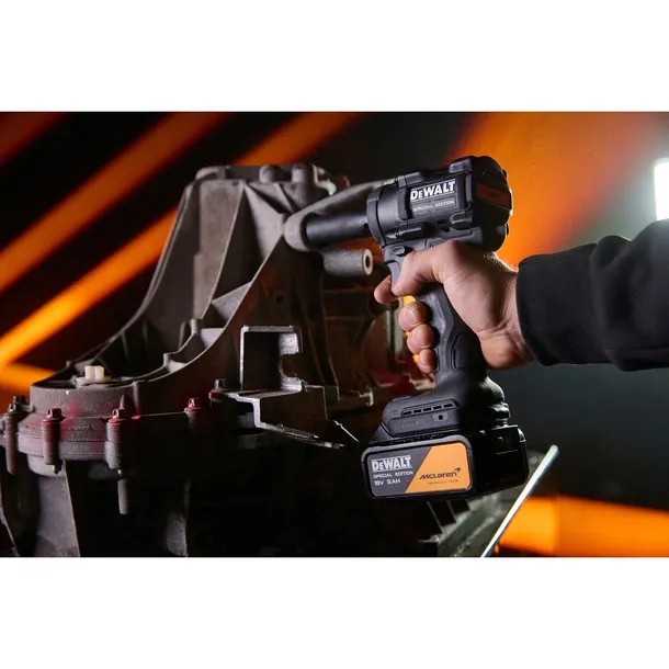 dewalt-mclaren-kompaktowy-klucz-udarowy-1-2-406nm-18v-dcf92mp2t-stan-opakowania-oryginalne