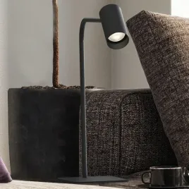 gabinetowa-lampa-stojaca-mono-7706-czarna-tuba-ruchoma-na-stolik