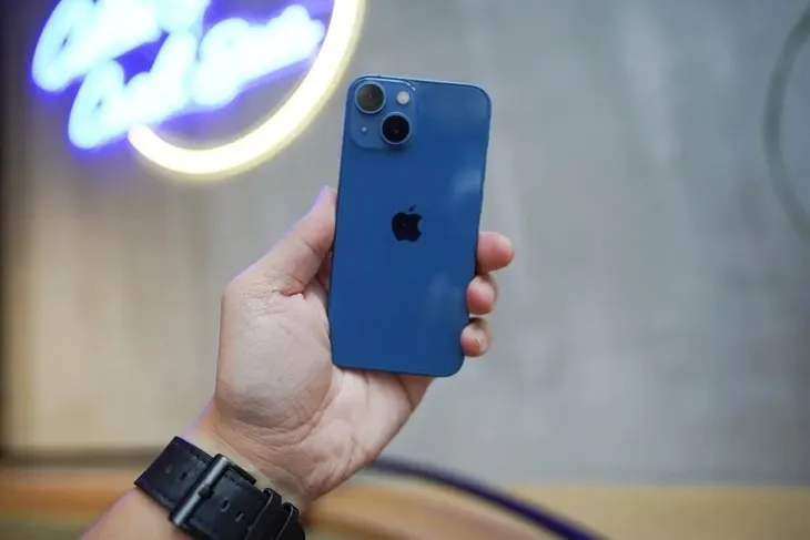 apple-iphone-13-mini-128gb-funkcje-w-telefonach-komorkowych-kalkulator-kalendarz-budzik-zegar-alarm-wibracyjny-ksiazka-telefoniczna