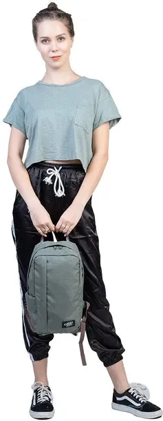 maly-plecak-cabin-zero-flight-12l-absolute-black-stan-nowy-pojemnosc-12-l