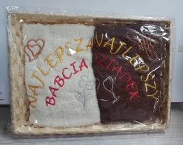 dzien-babci-i-dziadka-koszyk-z-recznikami-z-haftem