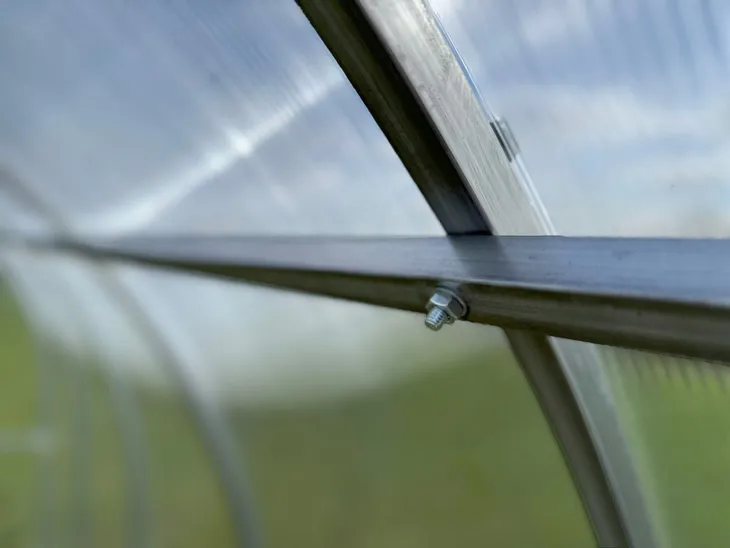 szklarnia-z-poliweglanu-2x3m-z-ocynk-tunel-20x20mm-stan-nowy-dlugosc-3-m