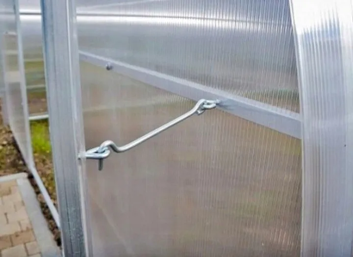 szklarnia-z-poliweglanu-2x3m-z-ocynk-tunel-20x20mm-stan-nowy-wysokosc-produktu-190-cm