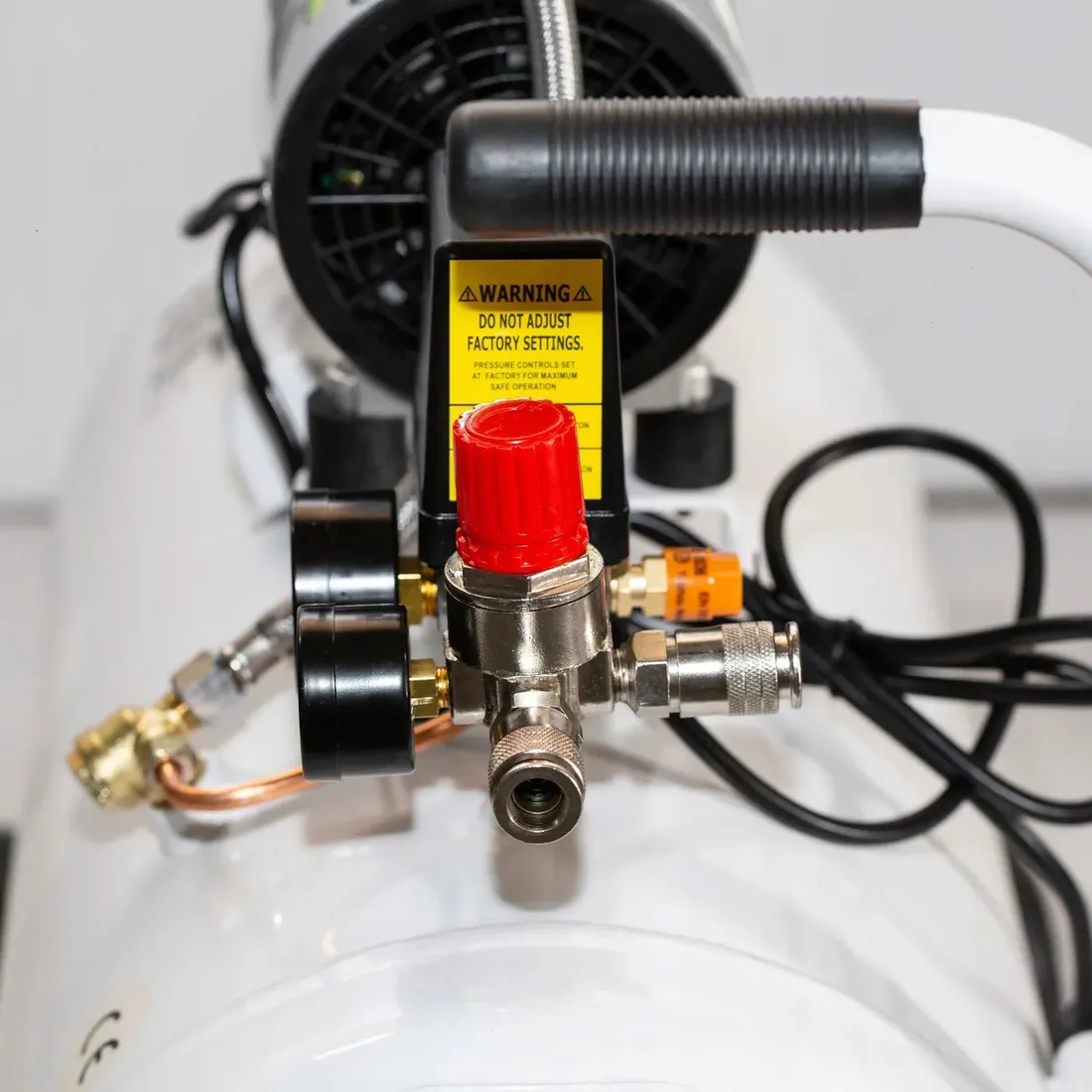 kompresor-bezolejowy-50l