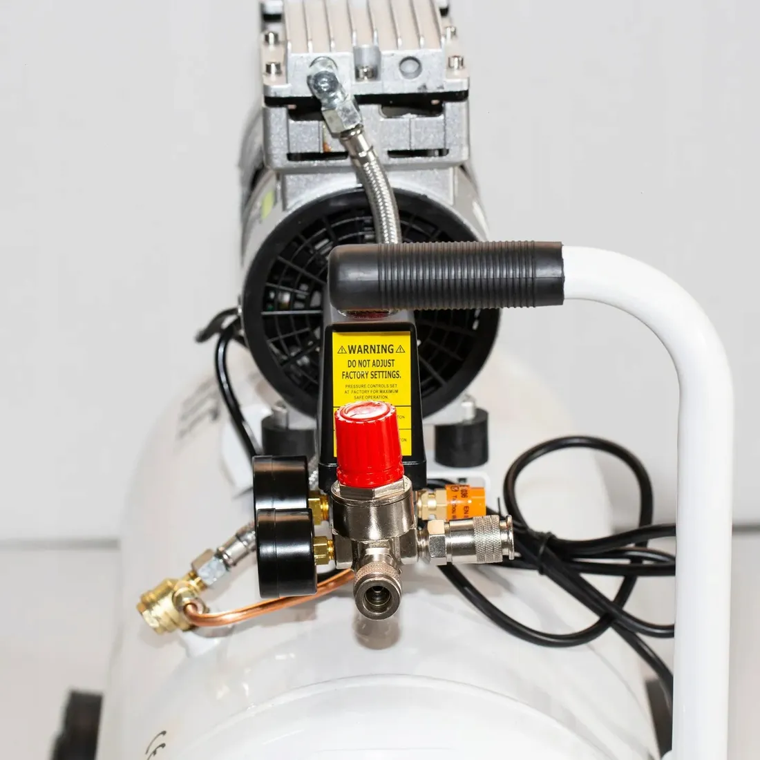 kompresor-bezolejowy-50l