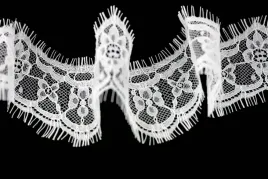 koronka-francuska-z-rzeskami-biala-gnr5907-sz-7cm-dl-3m-3d