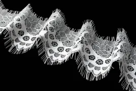 koronka-francuska-z-rzeskami-biala-gnr73291-sz-90mm-dl-3m