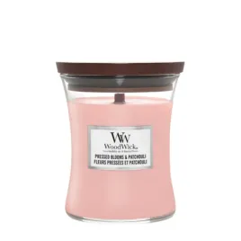 srednia-swieca-pressed-blooms-and-patchouli-woodwick