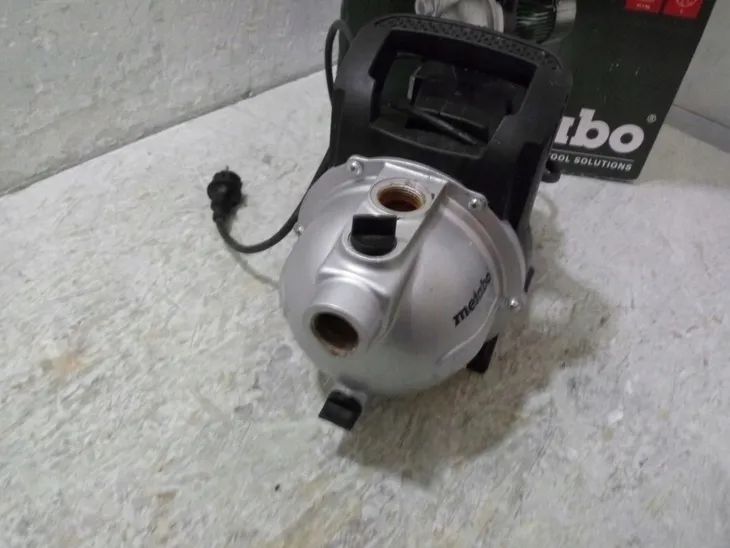 pompa-ogrodowa-p-3300-g-pojemnosc-hydrofora-1-l