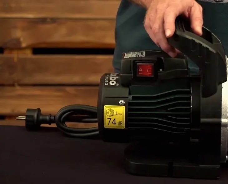 pompa-ogrodowa-p-2000-g-maksymalna-wydajnosc-pompy-2000-l-h