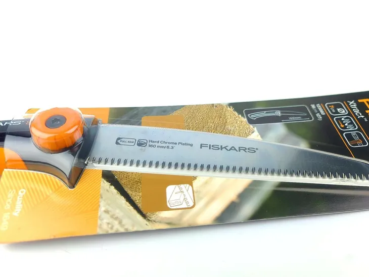 pila-do-drewna-sw72-xtract-marka-fiskars-zasilanie-reczne