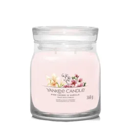 srednia-swieca-signature-pink-cherry-and-vanilla-yankee-candle