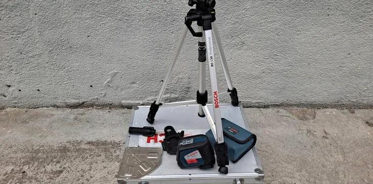 laser-krzyzowy-gll-2-10-cechy-dodatkowe-blokowanie-wahadla-mozliwosc-pracy-w-temperaturze-ponizej-zera-pokrowiec-w-zestawie-samopoziomowanie