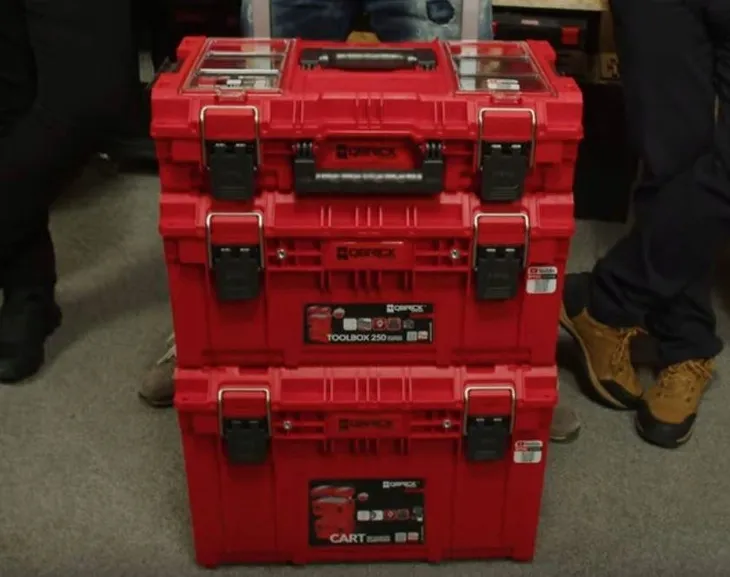 zestaw-qbrick-system-prime-set-1-red-cechy-dodatkowe-moduly-z-mozliwoscia-rozdzielenia-przegrody-organizacyjne-uchwyt-do-przenoszenia-zatrzaski-zabezpieczajace