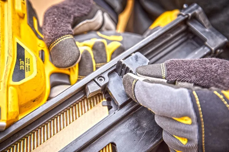 gwozdziarka-18v-dcn930n-xj-dewalt-napiecie-v-18-v