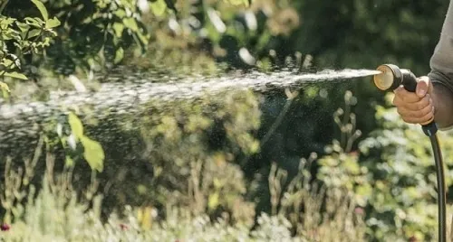 pistolet-zraszajacy-multi-marka-fiskars