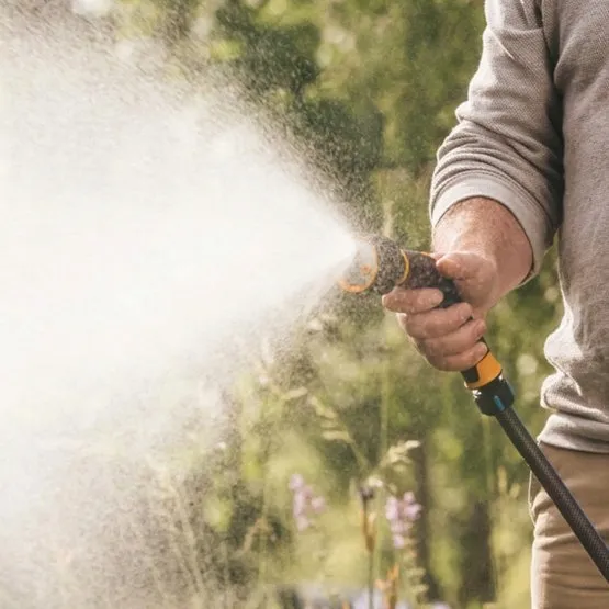 pistolet-zraszajacy-multi-dlugosc-0-06-m-marka-fiskars