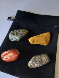 kamienie-naturalne-jaspis-kolekcja-zestaw-prezent