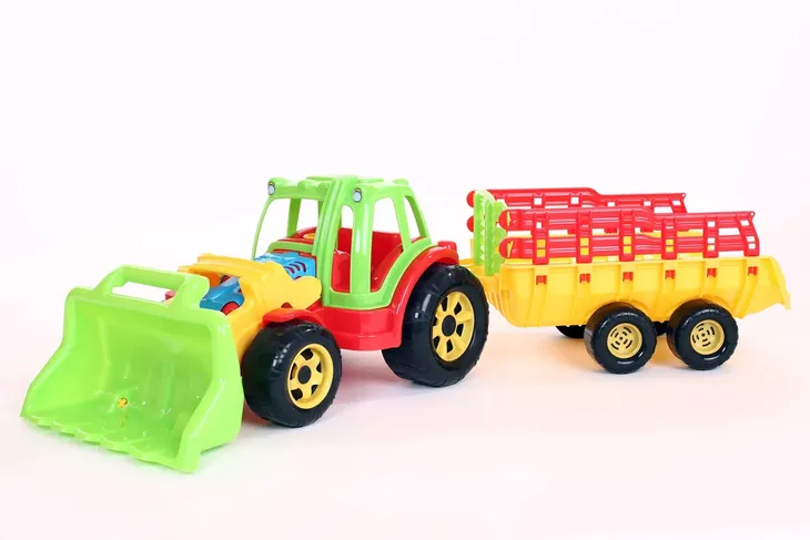 traktor-z-przyczepa-i-ladowarka