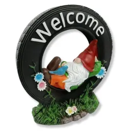 figurka-ogrodowa-welcome-krasnal-w-oponie-dekoracja-wejsciowa-tarasowa