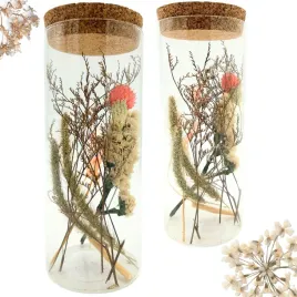 suszona-dekoracja-w-szklanym-sloiku-suszona-trawa-i-rozowy-kwiatek