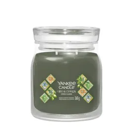 srednia-swieca-signature-olive-and-cypress-yankee-candle