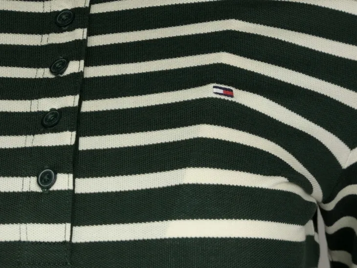 tommy-hilfiger-sukienka-paski-s-marka-tommy-hilfiger