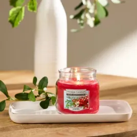 srednia-swieca-mistletoe-charm-home-inspiration-yankee-candle