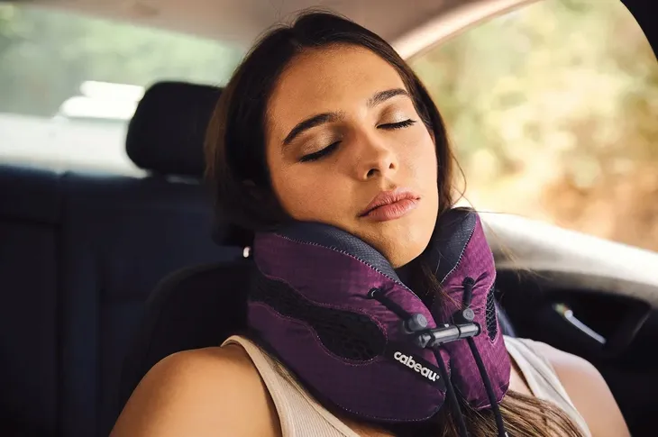 poduszka-podrozna-cabeau-tp-evolution-cool-niebieska-stan-nowy