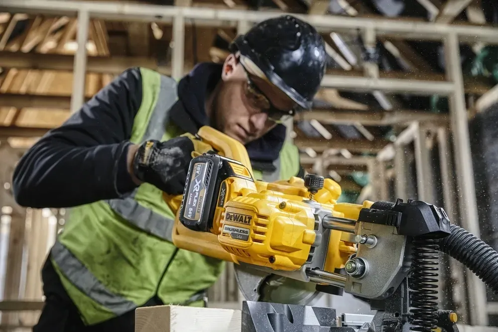 dewalt-pilarka-ukosnica-flexvolt-54v-dcs777t2-stan-nowy