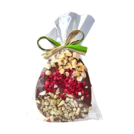 slodki-prezent-na-wielkanoc-czekoladowe-jajo-z-owocami-dla-kobiety-faceta