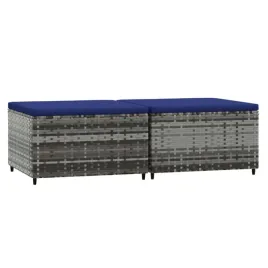 podnozki-ogrodowe-rattan-pe-szare-z-poduszkami-ciemnoniebieskimi-zestaw