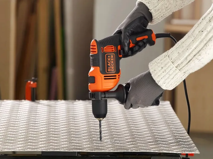 black-decker-wiertarka-udarowa-710w-rodzaj-udarowa