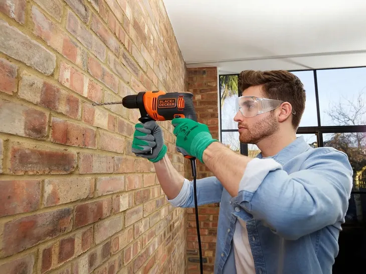 black-decker-wiertarka-udarowa-710w-informacje-dodatkowe-obroty-prawo-lewo-regulacja-obrotow-udar