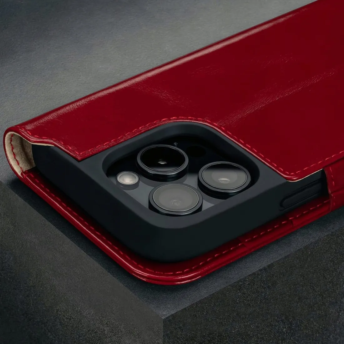 etui-z-klapka-torro-do-apple-iphone-16-pro-czerwony-stan-nowy