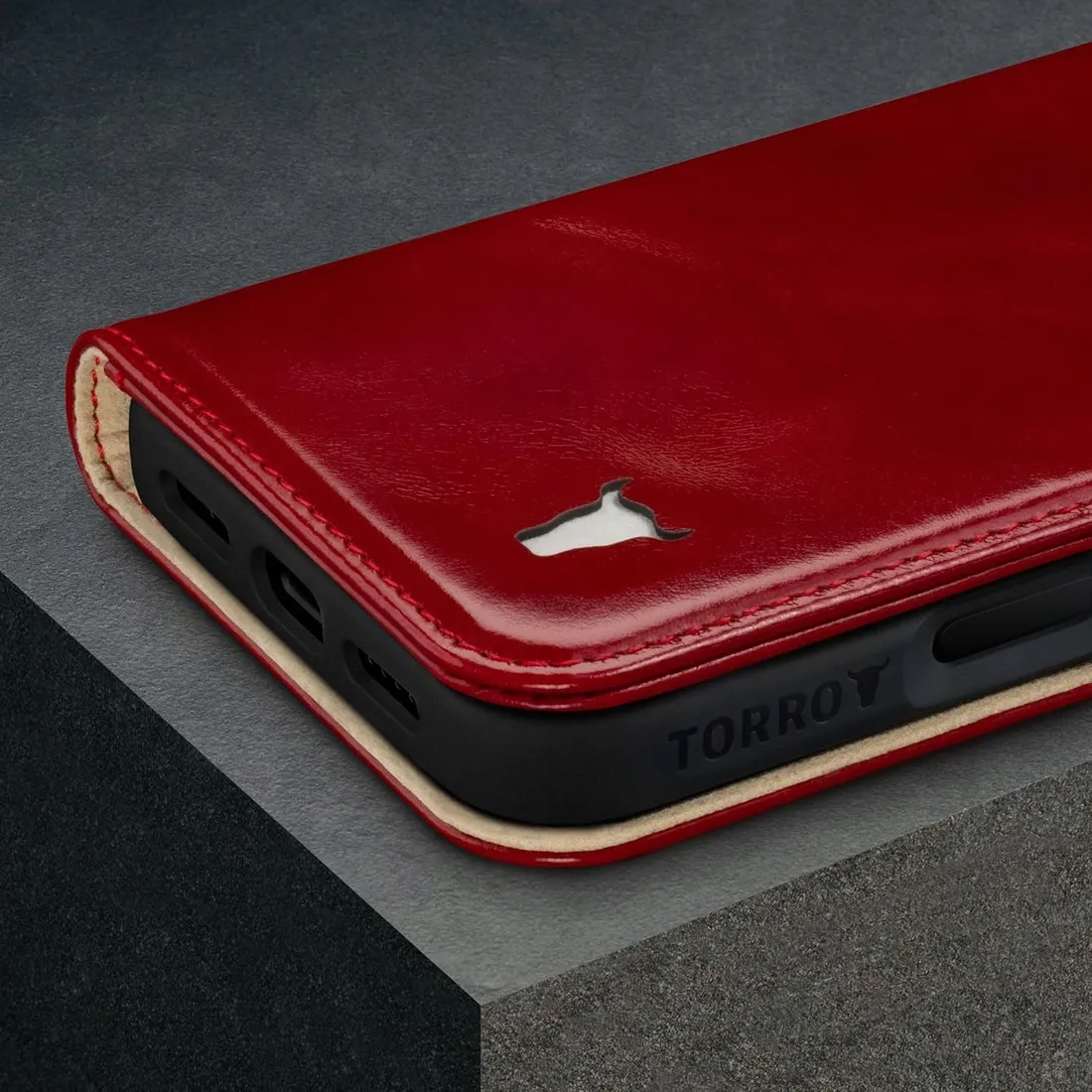 etui-z-klapka-torro-do-apple-iphone-16-pro-czerwony-stan-nowy