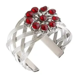 bransoletka-z-czerwonymi-dzetami-kwiat