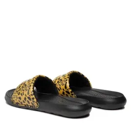 klapki-damskie-z-wzorem-panterki-nike-one-slide-print-cn9676-700