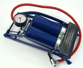 pompka-nozna-samochodowa-dwutlokowa-z-manometrem-do-roweru-i-auta