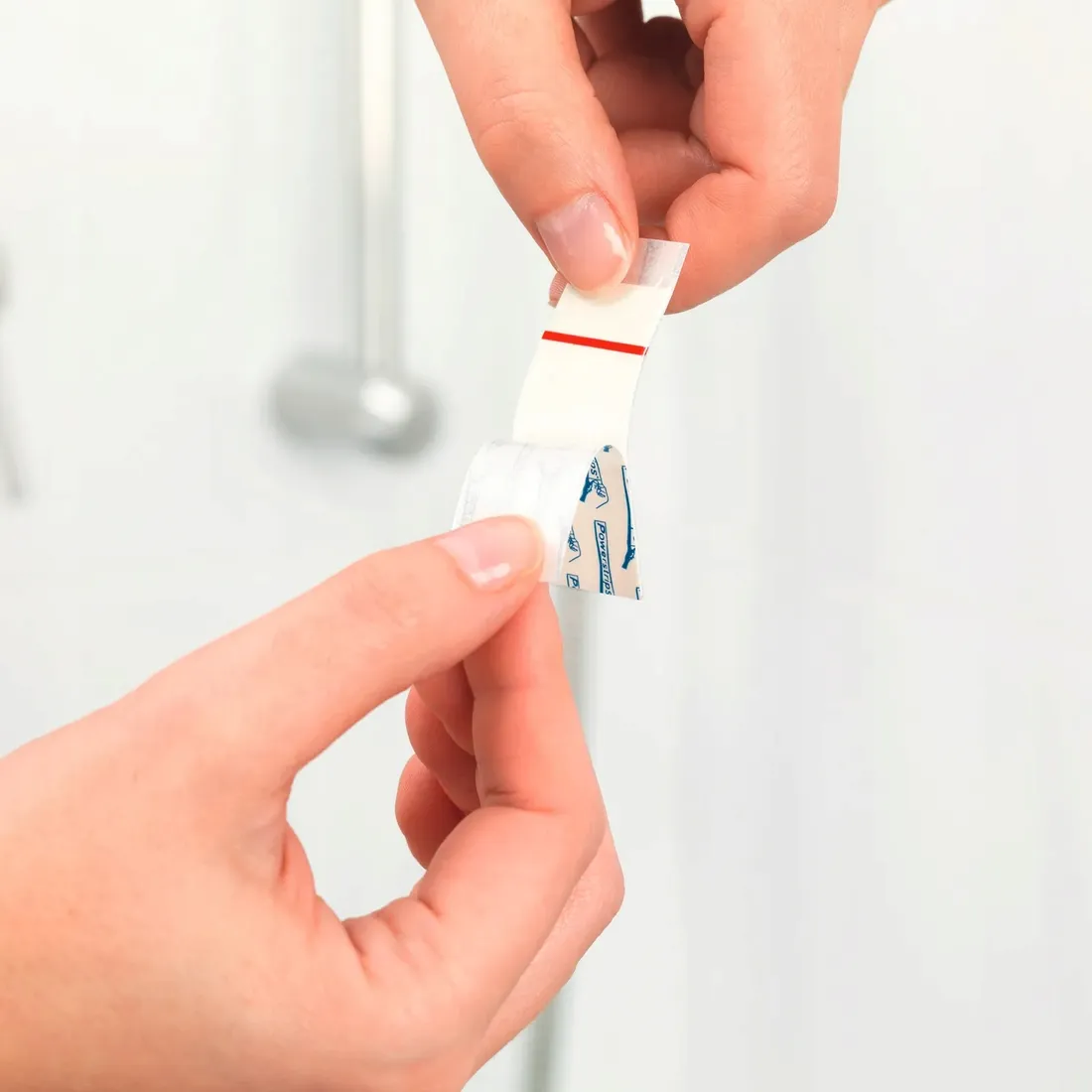 plastry-samoprzylepne-tesa-powerstrips-waterproof