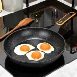 patelnia-granitowa-terruna-26-cm-stan-nowy