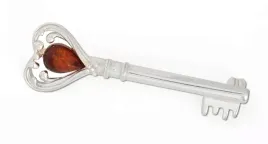 broszka-klucz-z-koniakowym-bursztynem