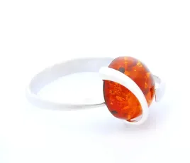 pierscionek-z-koniakowym-bursztynem