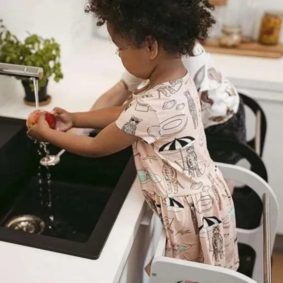 pomocnik-kuchenny-bialy-bohater-brak-plec-chlopcy-dziewczynki