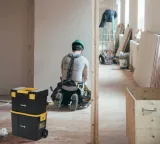 wozek-narzedziowy-vorel-2-segmentowy-mobilny-wyjmowana-tacka-czarny-cechy-dodatkowe-uchwyty-do-prowadzenia