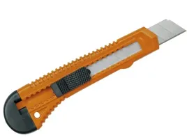 nozyk-z-ostrzem-lamanym-segmentowym-18mm-tapicerski-precyzyjny